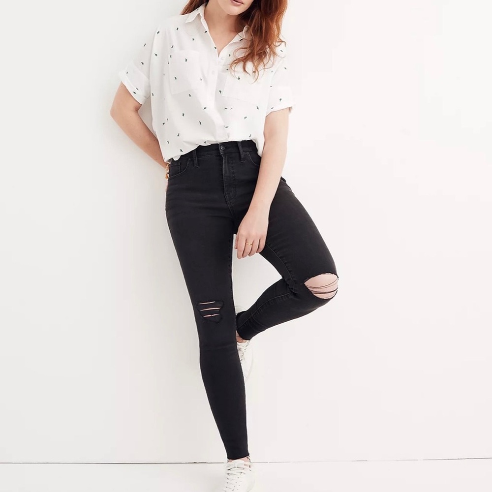 Madewell black 9” mid rise skinny jeans 
Size: 26P really great condition